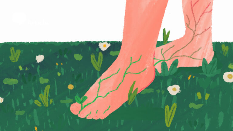 Rooting & Grounding เพราะเท้าเปล่าๆ ที่แตะพื้นหญ้า ช่วยพาให้เราเชื่อมต่อกับโลกและความสุขในปัจจุบันขณะ
